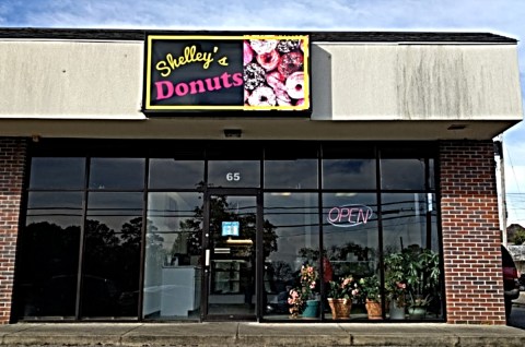 The Donuts At This Alabama Bakery Are So Good That They Sell Out Every Day