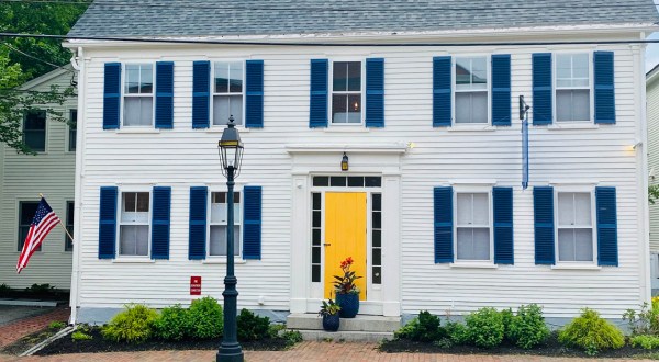 This Charming Hotel In New Hampshire Is The Perfect Place For A Relaxing Getaway