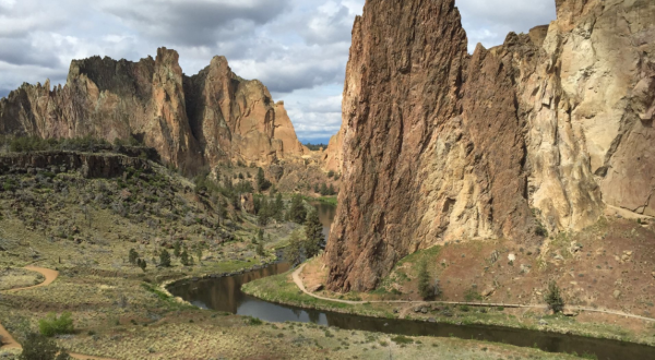 The Oregon Trail With A River And Towering Rock Formations That You Just Can’t Beat