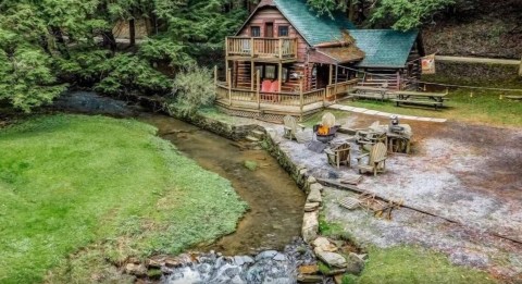 This Unique Pennsylvania VRBO Where You Can Stargaze During Your Stay