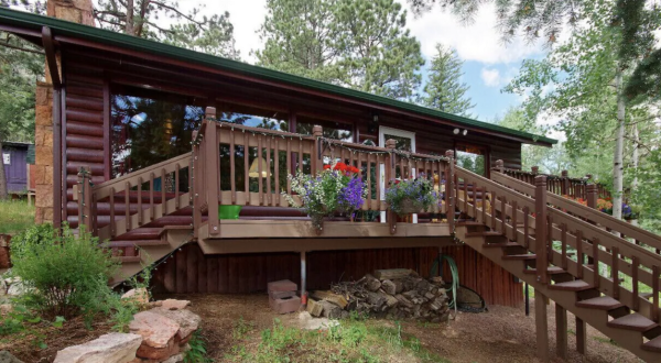 Sleep At The Base Of Pikes Peak At This Wondrous Cabin In Colorado