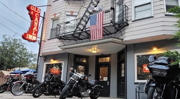 This Death-Themed Tavern In New Jersey Is Perfectly Macabre In All The Right Ways