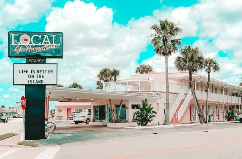 This Retro Roadside Hotel In Florida Is The Perfect Place For A Relaxing Getaway