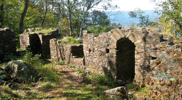 A Mysterious Woodland Trail In Massachusetts Will Take You To The Original Eyrie House Ruins