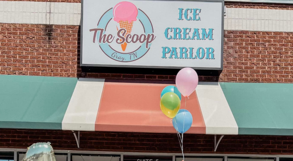 Locals Can’t Get Enough Of The Scoops At This Tiny Family-Run Ice Cream Shop In Tennessee
