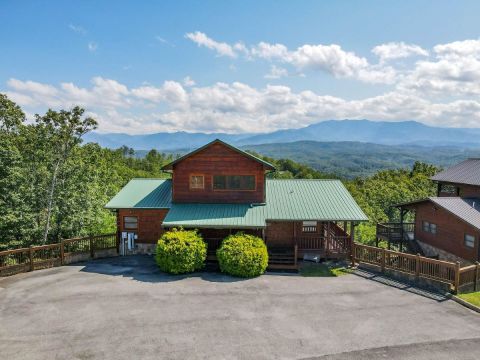 This Luxury Cabin Is The Best Home Base For Your Adventures In Tennessee's Dollywood
