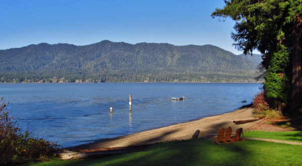 The Rural Washington Lake Is The Perfect Place To Make A Splash This Summer