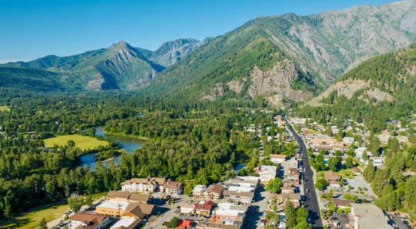 The Scenic Drive In Washington That Runs Straight Through The Charming Small Town Of Leavenworth