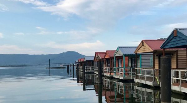 This Stunning Tennessee Lake Resort Offers Floating Cabins For Rent