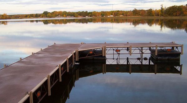 This Charming Lake House In North Dakota Is The Perfect Place For A Relaxing Getaway