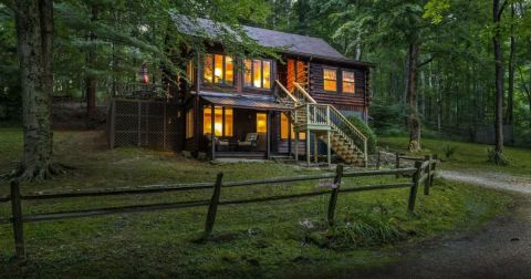 There's A Breathtaking Cabin Tucked Away Near This Indiana State Park