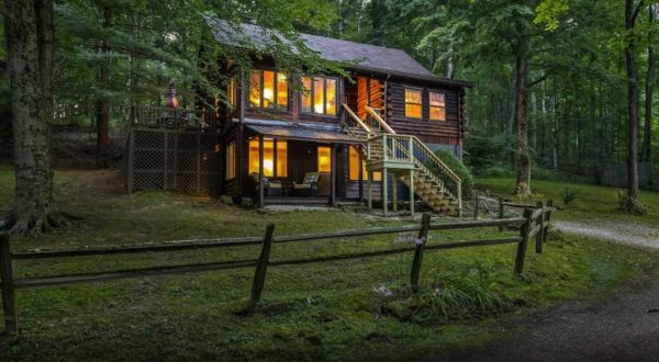 There’s A Breathtaking Cabin Tucked Away Near This Indiana State Park