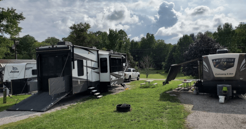 With A Golf Course, A Pool, And A Cave, This RV Campground In Kentucky Is A Dream Come True