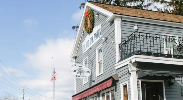 This Iconic Connecticut Restaurant Building Was A Part Of Colonial History And Is Still Serving Food Today