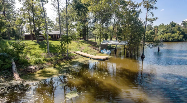 This Waterfront Cabin Is The Best Home Base For Your Adventures In Louisiana’s Toledo Bend Area