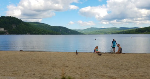 The One Pristine Inland Beach In Vermont That Will Make You Swear You're On The Coast 