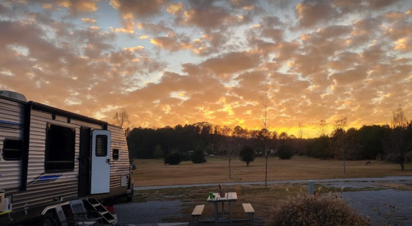 This RV Campground In Alabama Offers An Unforgettable Lakefront Camping Getaway