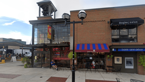 This Fresh Seafood Market In Michigan Has Been Serving Delicious Eats Since 1979