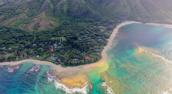 The Scenic Drive In Hawaii That Runs Straight Through The Charming Community Of Hā‘ena