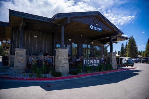 Enjoy An Ice Cream Cone Or A Slice Of Pizza While Overlooking The River At This Restaurant In Idaho