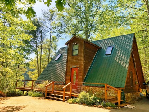 There’s A Secluded Lakefront Chalet In The Middle Of Nowhere In Tennessee You’ll Absolutely Love