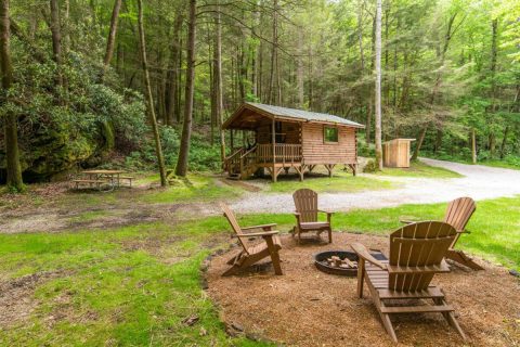 Stay In This Cozy Little Creekside Cabin In Kentucky For An Affordable Price