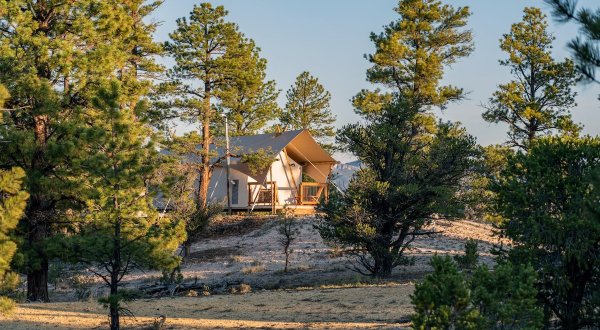 Spend The Night In A Glamping Tent That’s Right Outside A National Park In Utah