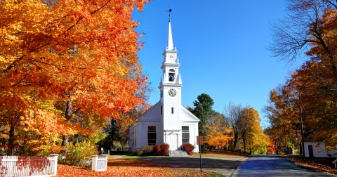 The Charming Small Town In New Hampshire That's Perfect For A Fall Day Trip