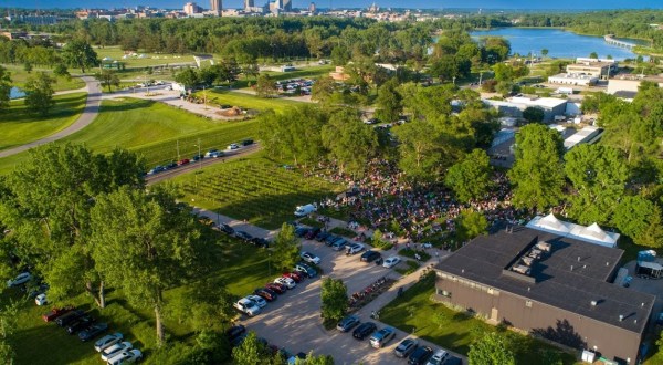 Say Goodbye To Summer With This Wine And Cider Festival In Des Moines, Iowa