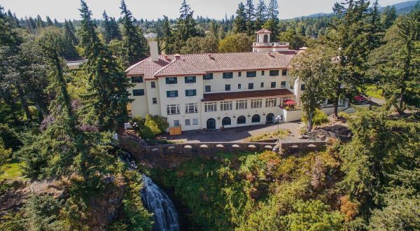 A Hidden Paradise In Oregon, This Beloved Hotel Has Its Very Own Private Waterfall