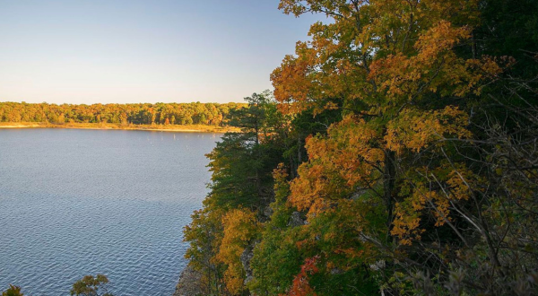 The Charming Small Town in Missouri That’s Perfect For A Fall Day Trip