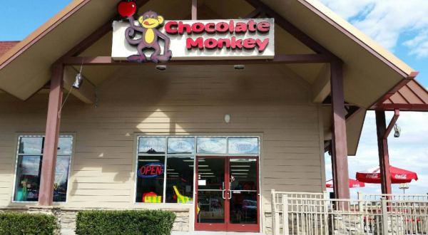 The Carmel Apples From This Marvelous Tennessee Sweet Shop Are Almost Too Wonderful To Be Real