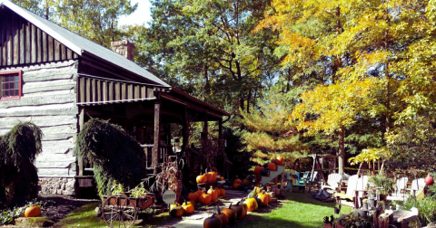 The Charming Small Town Near Cleveland That's Perfect For A Fall Day Trip