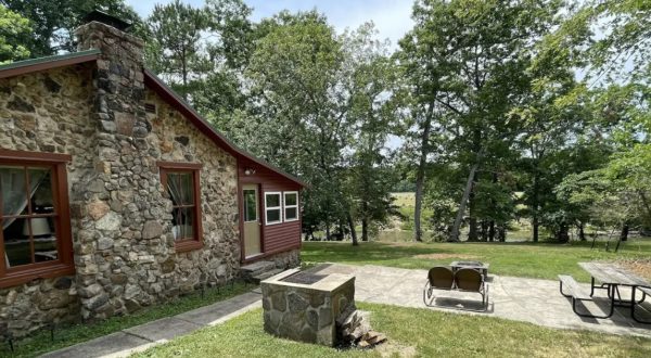 This Missouri Riverfront Cabin In The Middle Of Nowhere Will Make You Forget All Of Your Worries
