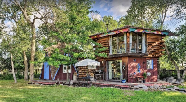 Stay Overnight At This Spectacularly Unconventional Cabin In Wyoming