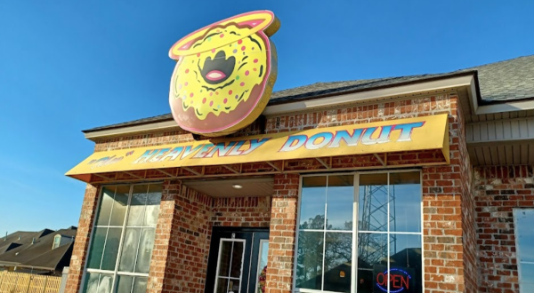 The Glazed Donuts From Thee Heavenly Donuts In Louisiana Are So Good, They Practically Melt In Your Mouth