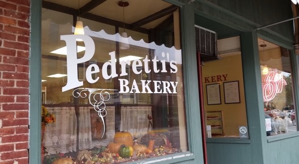 The Glazed Donuts From Pedretti’s Bakery In Iowa Are So Good, They Practically Melt In Your Mouth