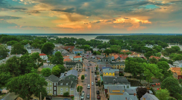 The Most Charming College Town In Rhode Island Is Home To Delicious Dining, Shopping, And More