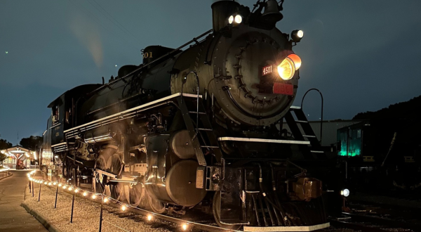 Enjoy A Nostalgic Night Aboard This Vintage Sunset Train Ride In Tennessee
