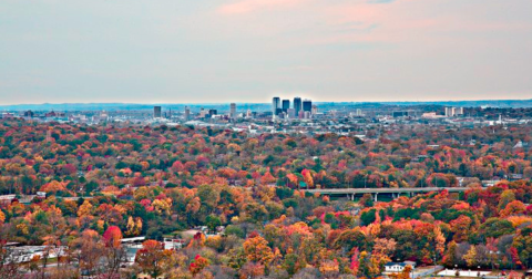 The Charming City In Alabama That's Perfect For A Fall Day Trip