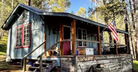 The Cabin Surrounded By Fall Foliage Is The Best Place For An Autumnal Getaway In Arizona