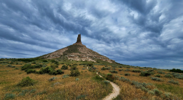 Explore This Secret Trail Around Chimney Rock In Nebraska