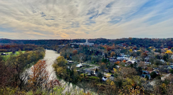 The Charming Town In Kentucky That Comes Alive In The Fall Season