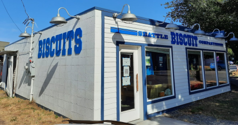 People Drive From All Over For The Biscuits And Gravy At This Charming Washington Restaurant