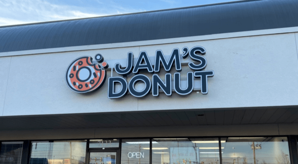 The Glazed Donuts From Jam’s Donuts In Oklahoma Are So Good, They Practically Melt In Your Mouth