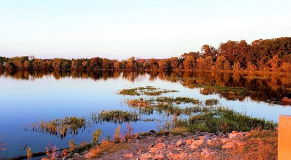 This Little-Known Scenic Spot In Arkansas That Comes Alive With Color Come Fall