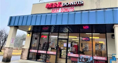 The Glazed Donuts From Best Do-Nuts In Arkansas Are So Good, They Practically Melt In Your Mouth