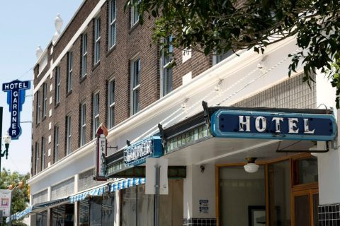 The Historic Hotel In Texas Where Notorious Bank Robber John Dillinger Once Stayed