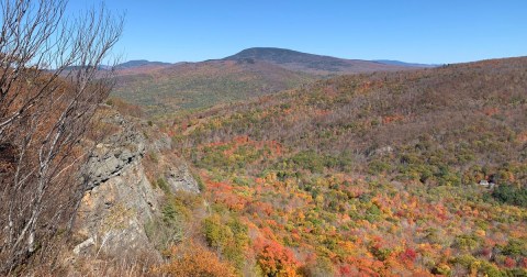 The Under-The-Radar Destination In New Hampshire With The Most Beautiful Fall Foliage In The State