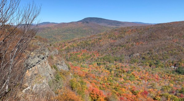 The Under-The-Radar Destination In New Hampshire With The Most Beautiful Fall Foliage In The State